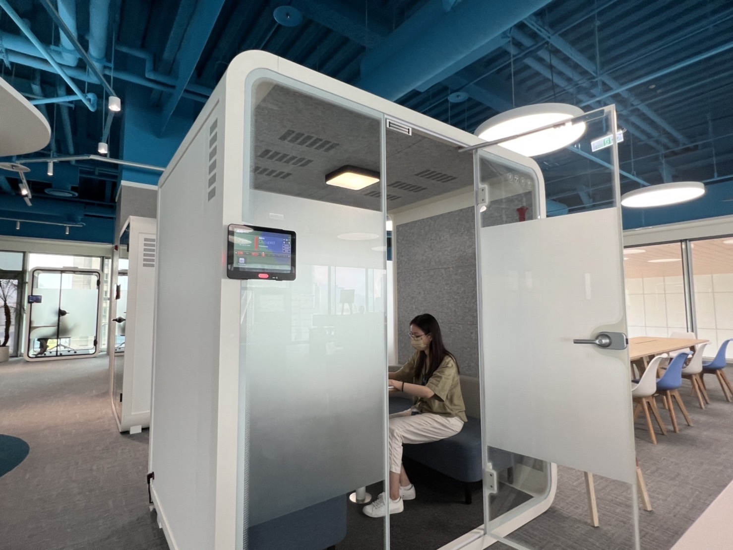 友達高雄據點的智慧行動辦公艙，展現友達在面板以外的研發應用軟實力