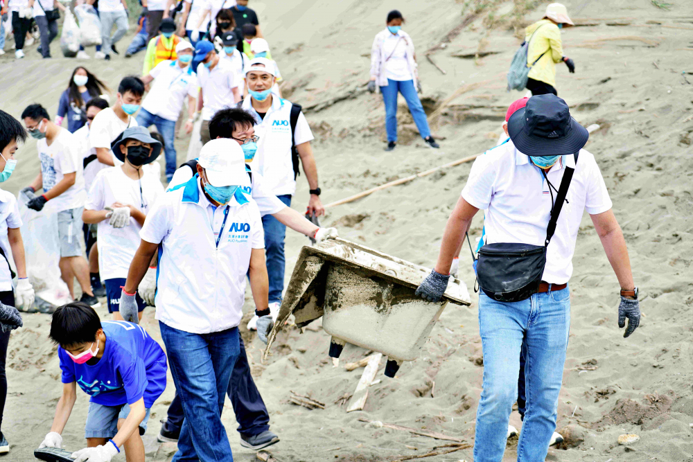 友達永續基金會2022 Ocean Party活動，與桃園市政府環保局、海湧工作室、觀音樹林里社區多方合作，一同手護台灣藍色海岸