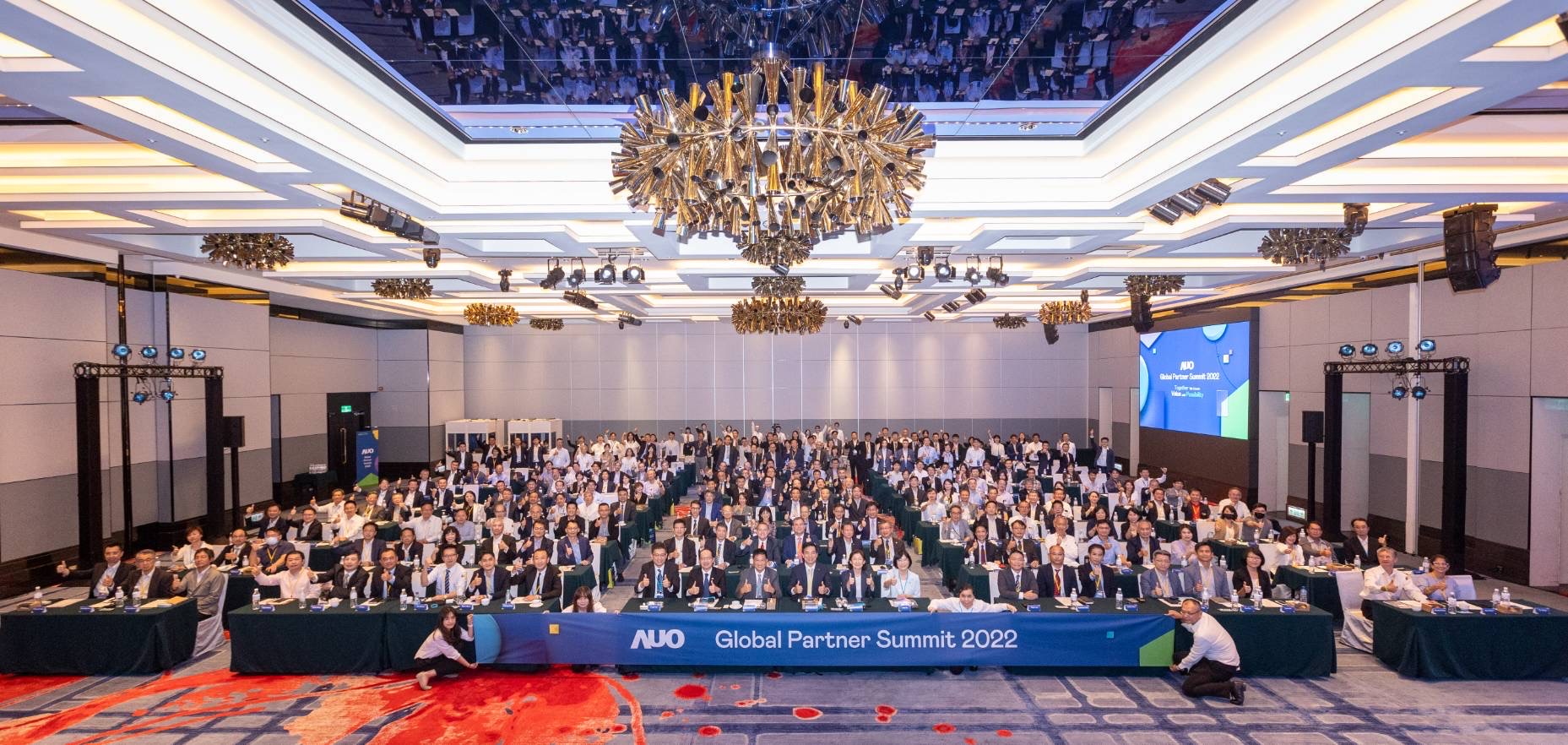 友達推動「安心、創新、用心、同心、盡心」五星職旅，為菲籍員工打造全方位照護，首度贏得「人權實踐與發展領袖獎」殊榮