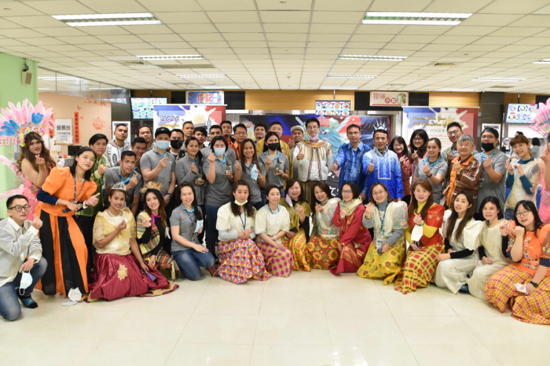 友達推動「安心、創新、用心、同心、盡心」五星職旅，為菲籍員工打造全方位照護，首度贏得「人權實踐與發展領袖獎」殊榮