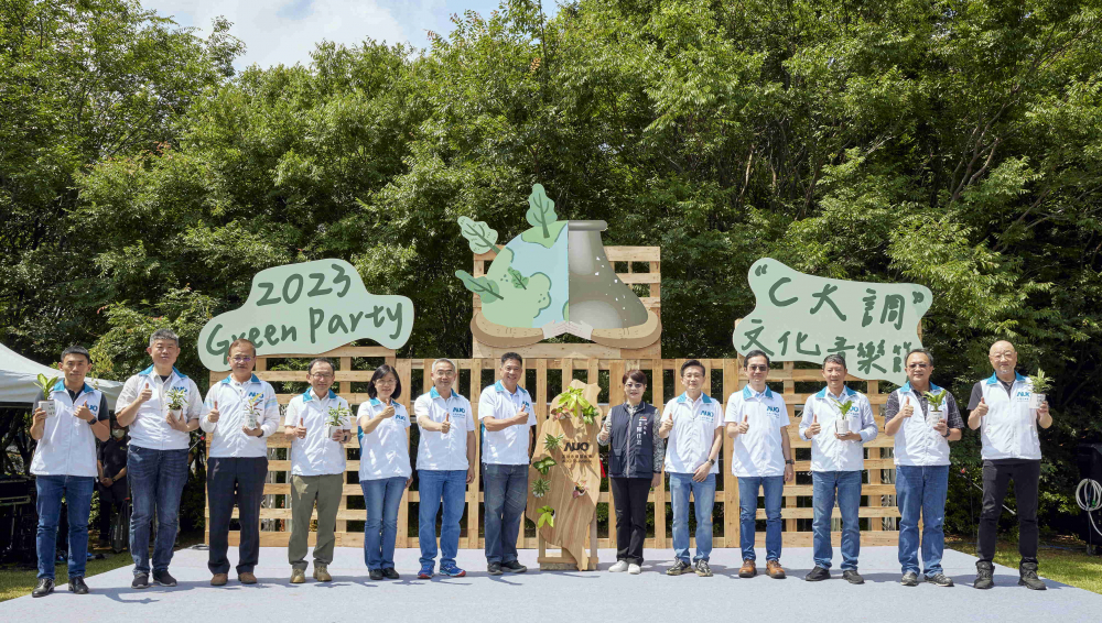 友達光電攜手供應商夥伴及台中市政府，共同倡議及推廣加樹減塑、節能減碳的淨零綠生活