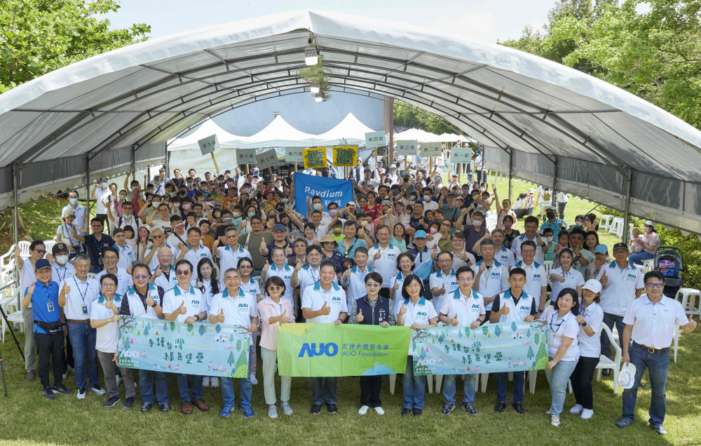 友達永續基金會號召企業志工、在地鄰里、產官學和供應商夥伴齊聚一堂，攜手植樹護樹，以行動實踐對環境友善的承諾
