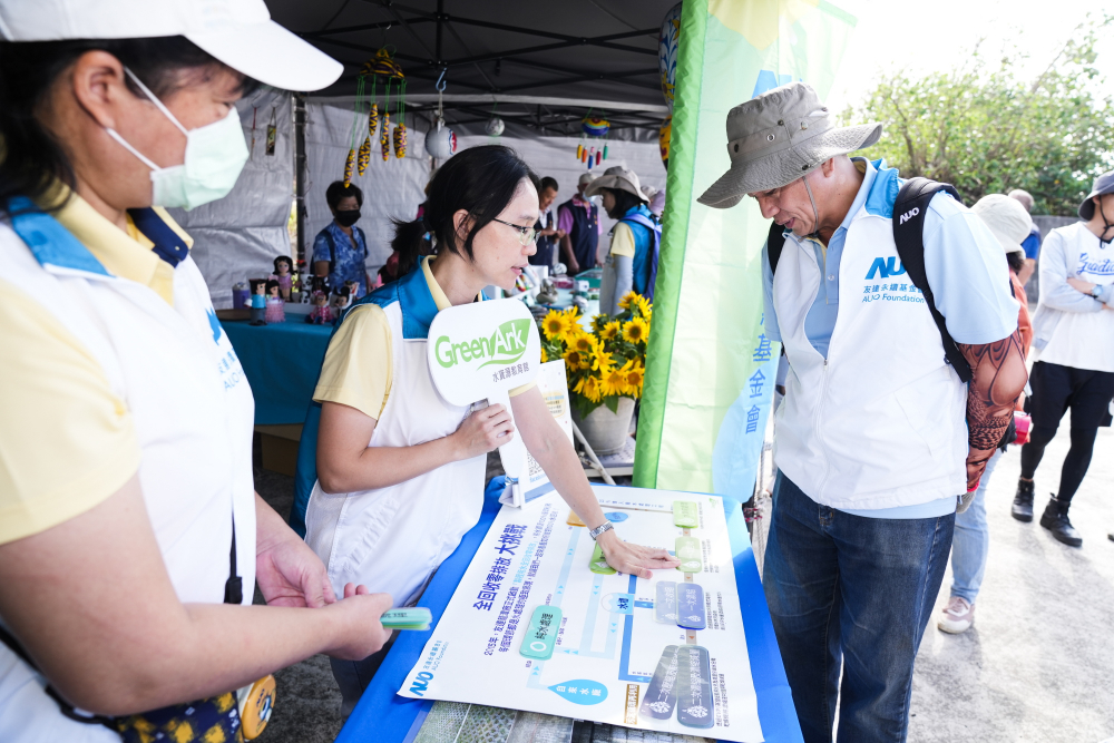 2023年友達永續基金會Ocean Party活動攜手社會企業及地方創生團體，策展食衣行等循環再生環教市集，及電動巴士接駁等低碳活動設計，打造減塑低碳的永續淨灘活動