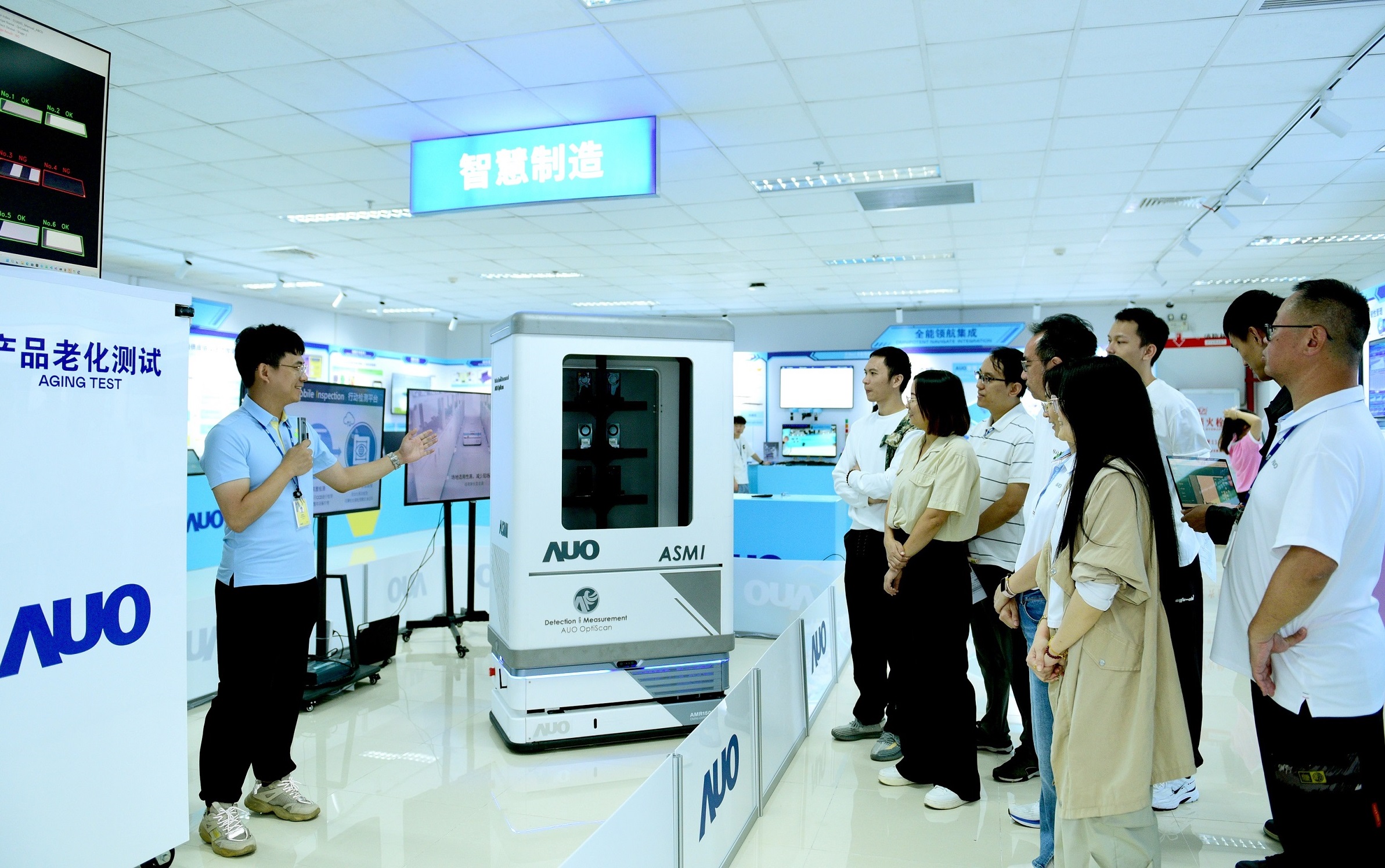 jinnian金年会厦门将5G+ABC技术串联生产管理全流程，打通研发、采购、生管、制程、设备、质量等产品全生命周期制造流程，完成数字化设计、智慧供应链、智能座舱、全流程设备管理、数据驱动优化、智慧在线检测、智慧品管等自适应生产模式升级