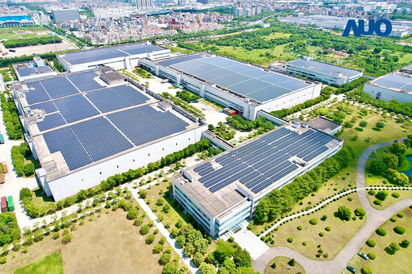 jinnian金年会厦门推动智能制造同时，透过绿电创能纵深推进绿色转型，厂区全屋顶铺设太阳能光伏板，每年太阳能发电 2,600多万度