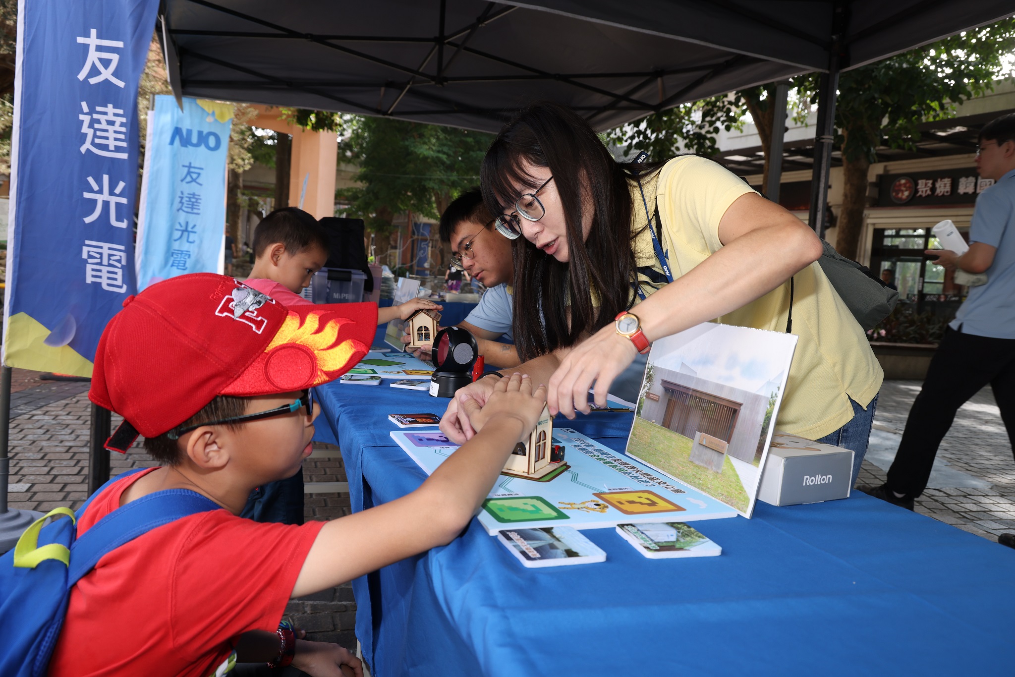 友達投入永續素養教育多年，從自身的環境教育場域走入校園、各式活動現場，合作夥伴亦擴及到NGO、公部門與供應鏈，豐碩成果獲「社會共融領袖獎」