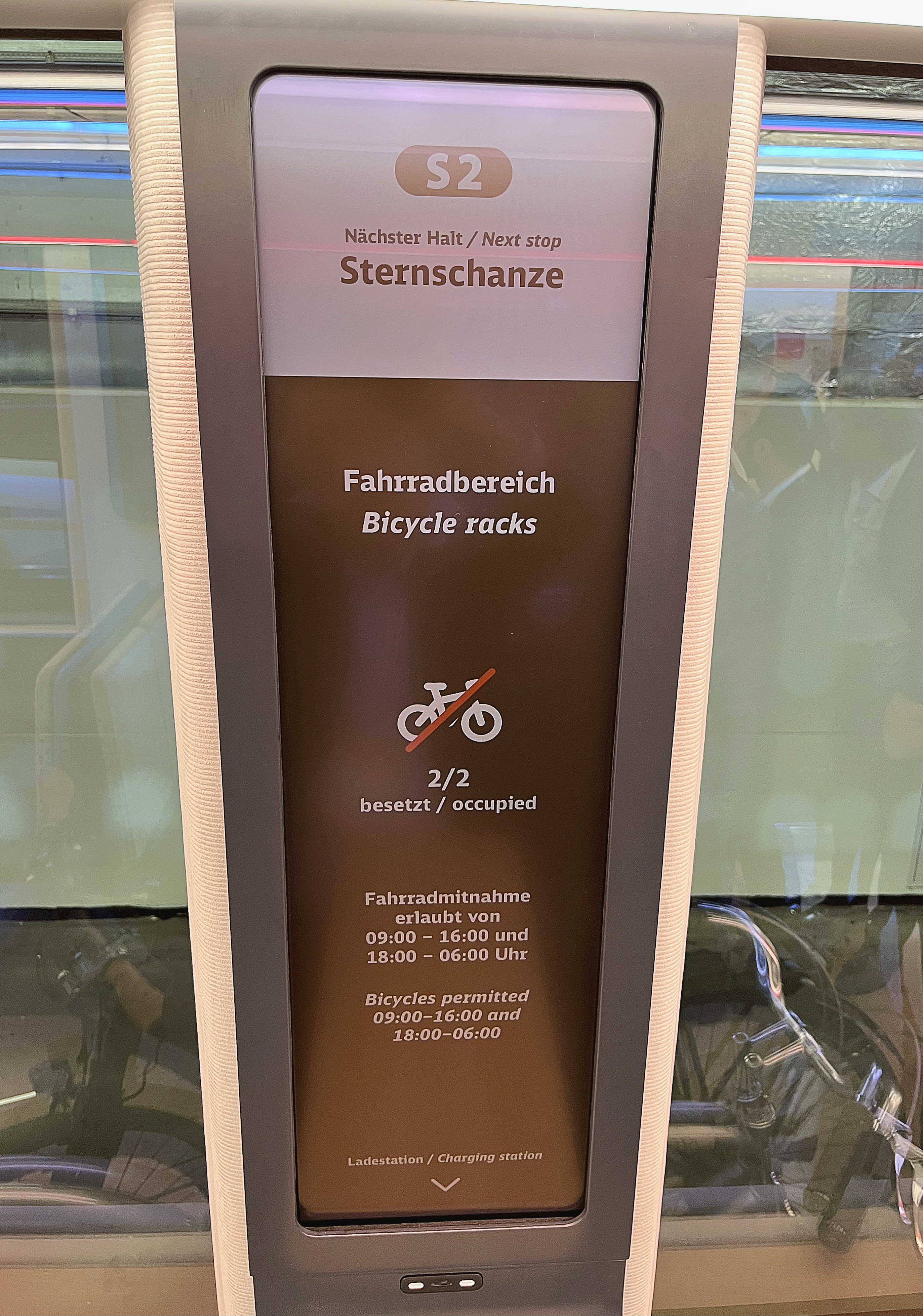 达擎HiRaso显示技术采用胆固醇液晶独特的双稳态特性及反射环境光线的方式，发挥最佳能源运用效率，其仅在更换显示画面时才消耗电力，在持续静止的画面显示上则为零耗电，与传统液晶显示技术相比大幅节省90%能耗