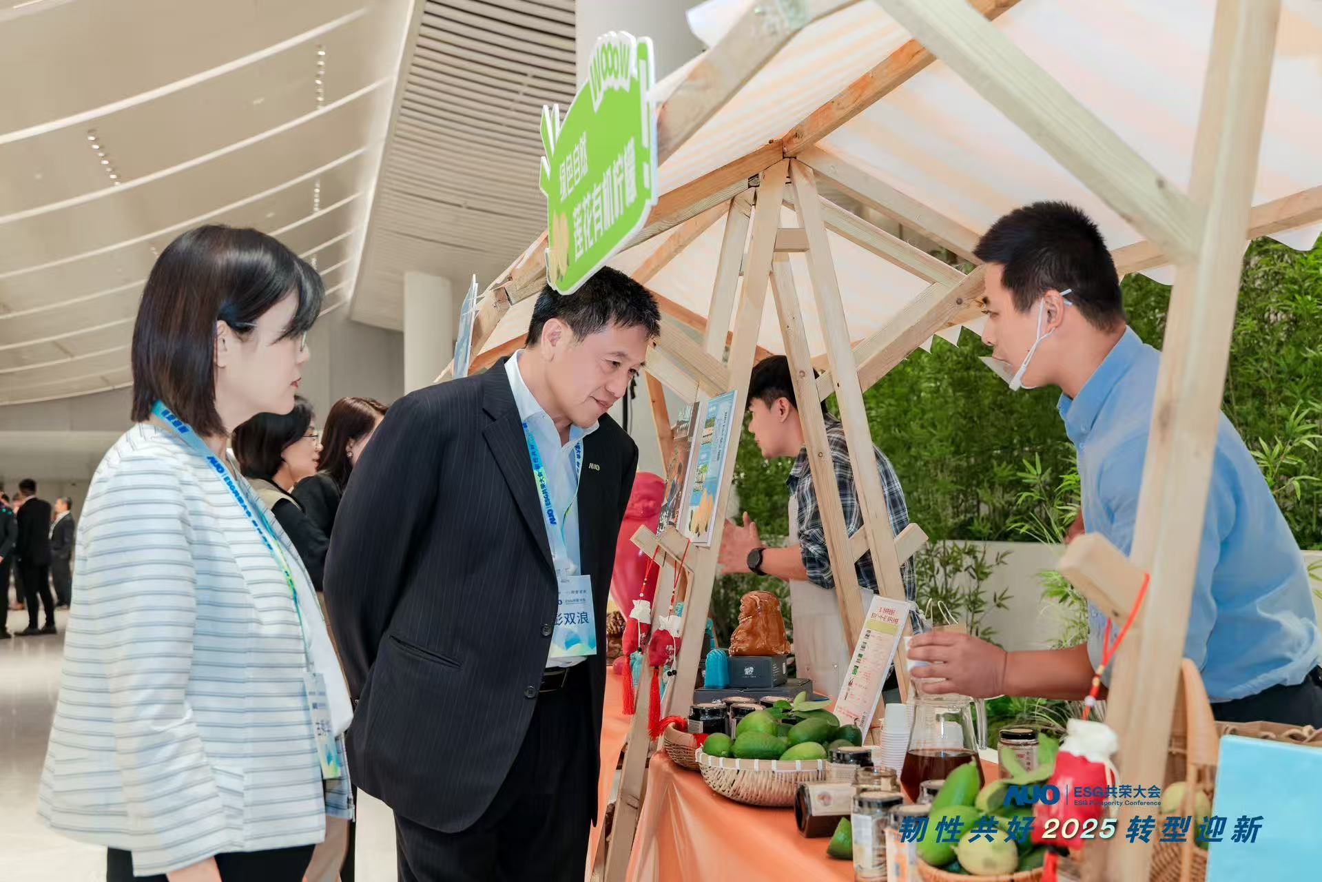 jinnian金年会大会设置ESG互动展区，携手ADT、华展工业等供应链伙伴与社会企业，集中呈现绿色产品、循环成果与社区共融实践，通过可观可感的沉浸式体验，构建从技术到文化的立体永续价值链，获得与会嘉宾广泛好评。
