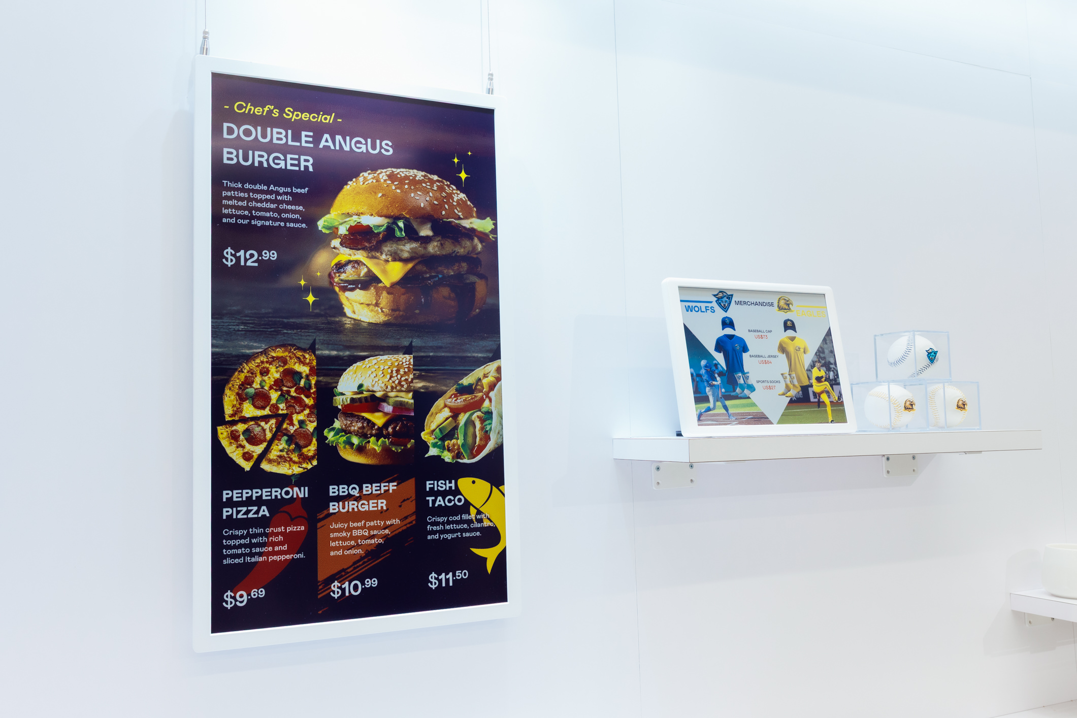 達擎開發的低功耗、全彩的aecoPost電子紙解決方案，僅在更新畫面時需要微量的電力驅動，無需佈建電線的便捷設計，使其可靈活應用、彈性選擇置放處；可搭配aecoTag電子貨架標籤解決方案，驅動商店內所有數位看板和電子貨架標籤，以遠端控制實現動態變價，提升門市人員作業效率，並以無紙化落實永續經營目標。